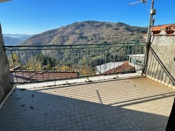 casa indipendente in vendita a San Marcello Piteglio in zona Crespole