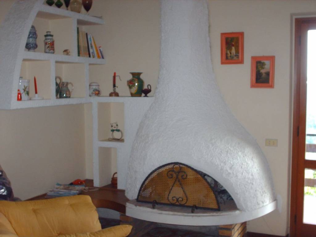 casa indipendente in vendita a San Marcello Piteglio in zona Maresca