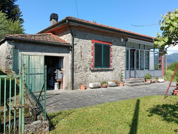 casa indipendente in vendita a San Marcello Piteglio