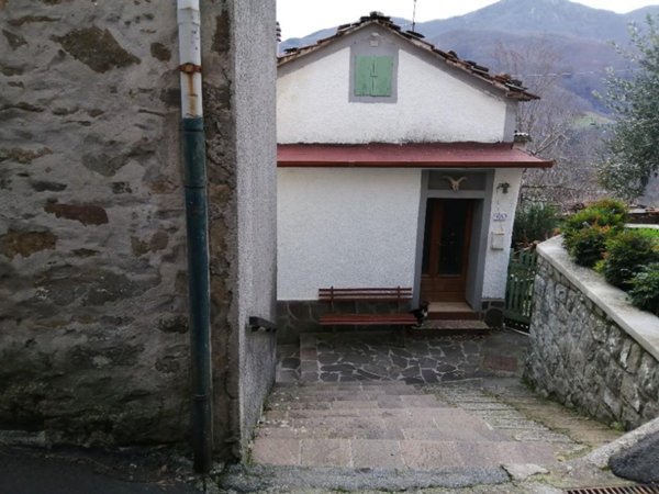 casa indipendente in vendita a San Marcello Piteglio in zona Lizzano