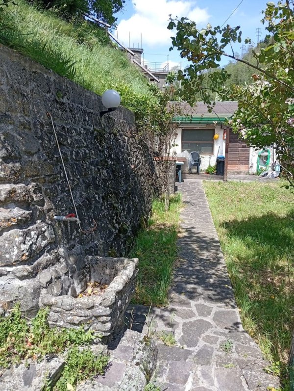 casa indipendente in vendita a San Marcello Piteglio in zona La Lima