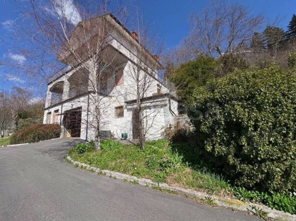 casa indipendente in vendita a San Marcello Piteglio in zona Maresca