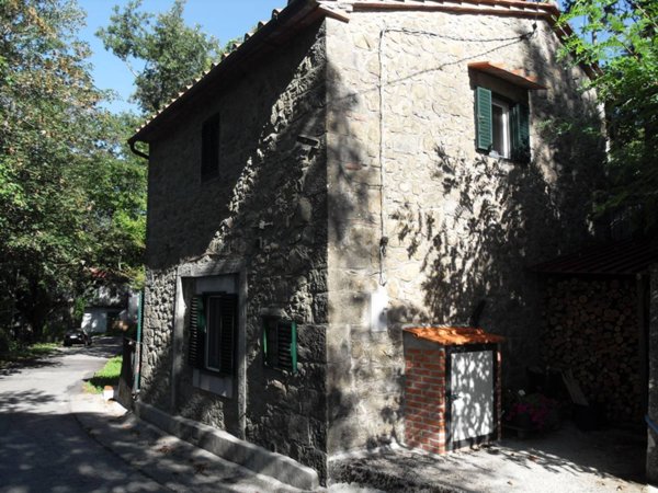 casa indipendente in vendita a San Marcello Piteglio in zona Calamecca