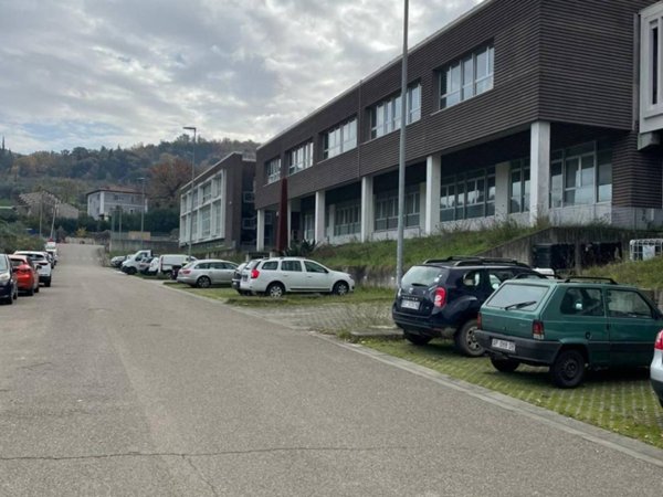 locale commerciale in vendita a Bagno a Ripoli in zona Vallina