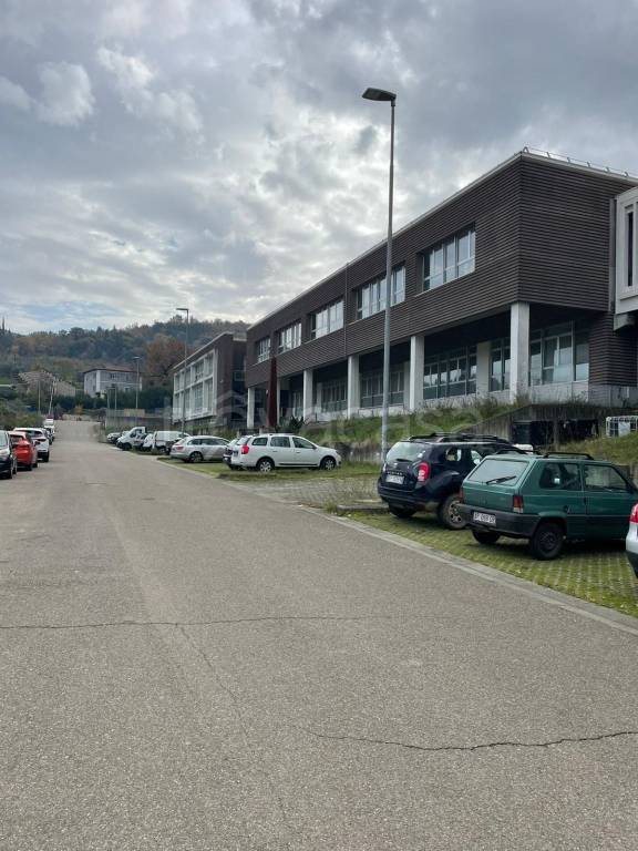 locale commerciale in vendita a Bagno a Ripoli in zona Vallina