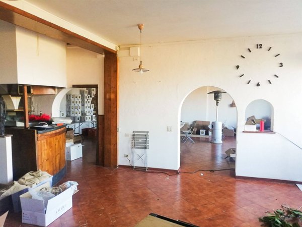 negozio in vendita a Bagno a Ripoli in zona Candeli