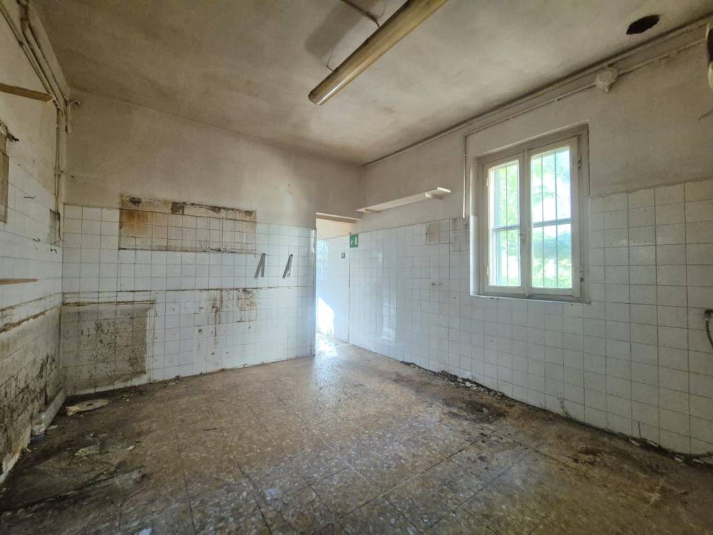 negozio in vendita a Bagno a Ripoli in zona Grassina
