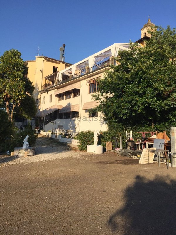 locale commerciale in vendita a Bagno a Ripoli in zona Candeli