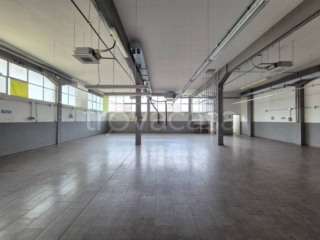 locale commerciale in vendita a Bagno a Ripoli in zona Grassina