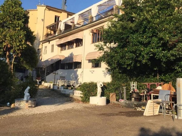 negozio in vendita a Bagno a Ripoli in zona Candeli