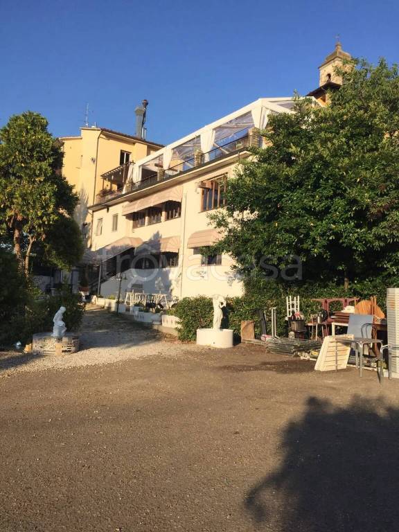 negozio in vendita a Bagno a Ripoli in zona Candeli