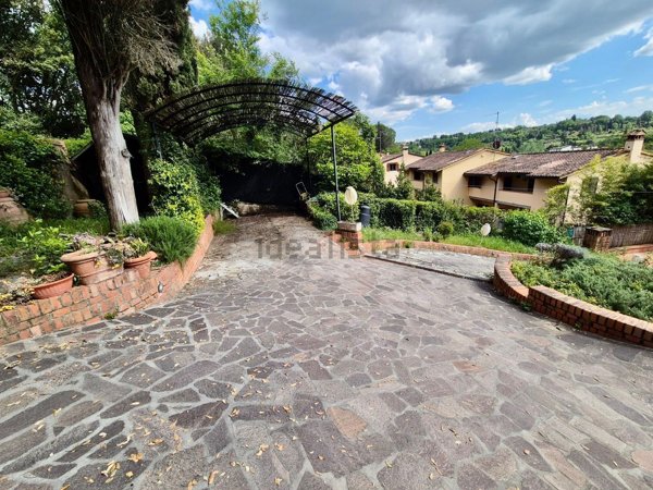 casa indipendente in vendita a Bagno a Ripoli in zona Grassina