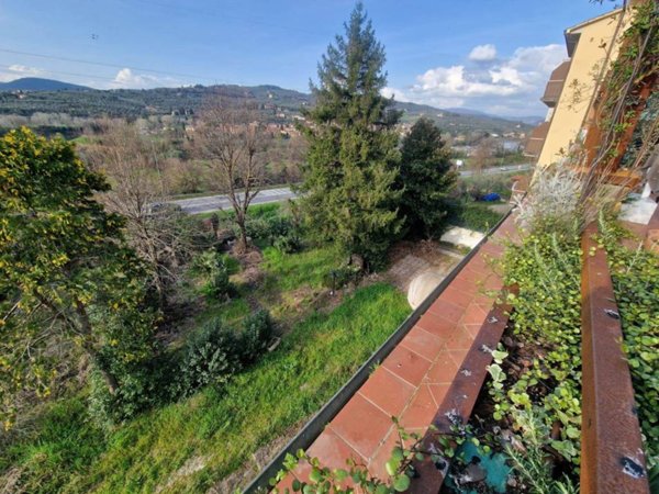 intera palazzina in vendita a Bagno a Ripoli in zona Candeli
