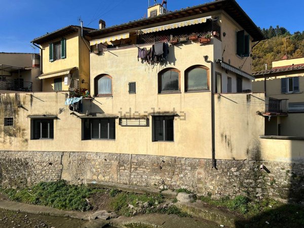 locale commerciale in vendita a Bagno a Ripoli in zona Grassina