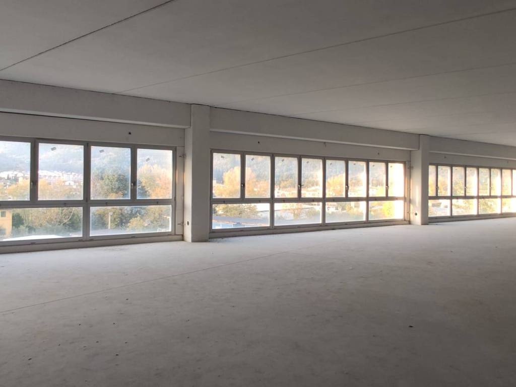 locale commerciale in vendita a Bagno a Ripoli in zona Vallina