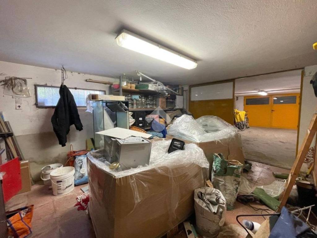 locale di sgombero in vendita a Bagno a Ripoli in zona Grassina