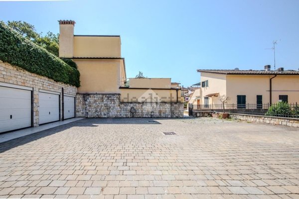 ufficio in vendita a Bagno a Ripoli in zona Grassina