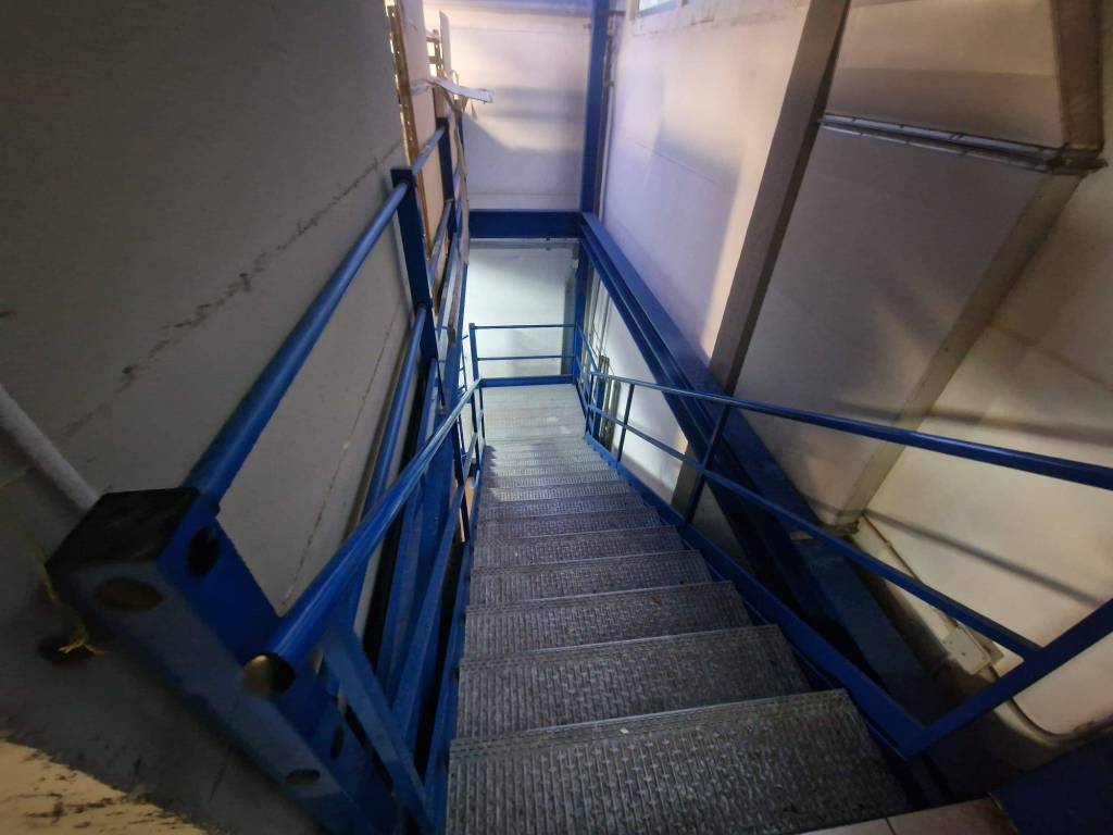 locale commerciale in vendita a Bagno a Ripoli in zona Vallina