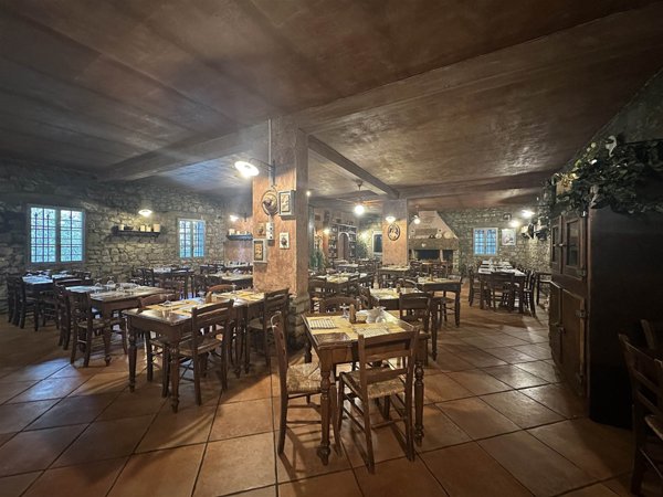 negozio in vendita a Bagno a Ripoli in zona San Donato in Collina