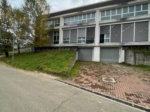 negozio in vendita a Bagno a Ripoli in zona Vallina