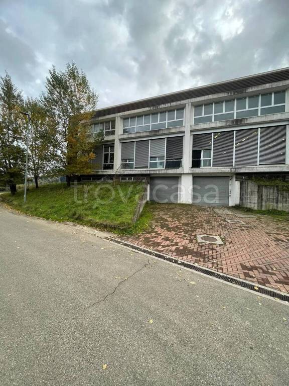 negozio in vendita a Bagno a Ripoli in zona Vallina