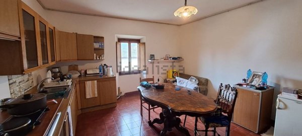 esavano in vendita a Barberino di Mugello in zona Galliano