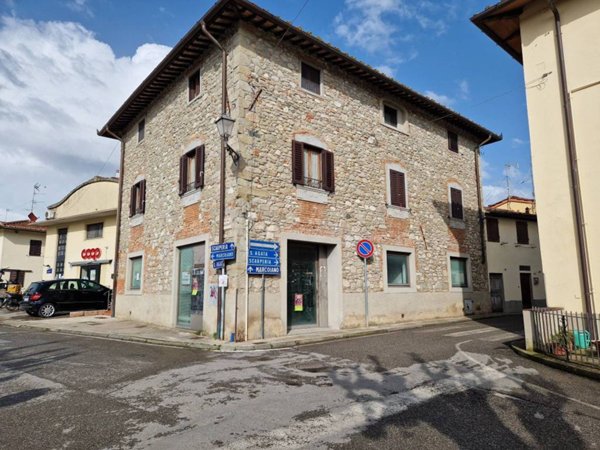 negozio in vendita a Barberino di Mugello in zona Galliano