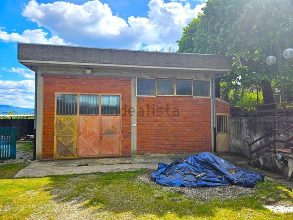 locale di sgombero in vendita a Barberino di Mugello in zona Galliano