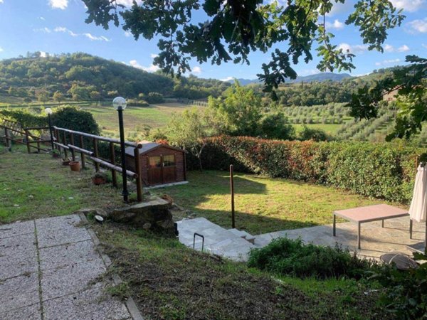 casa indipendente in vendita a Barberino di Mugello in zona Montecarelli.