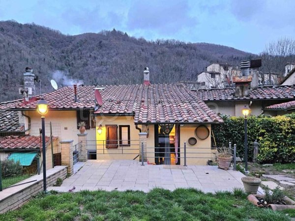 casa indipendente in vendita a Borgo San Lorenzo in zona Salaiole