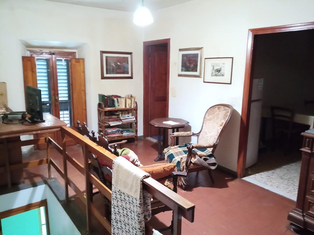intera palazzina in vendita a Borgo San Lorenzo in zona Ronta