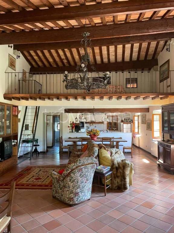 casa indipendente in vendita a Borgo San Lorenzo in zona Salaiole