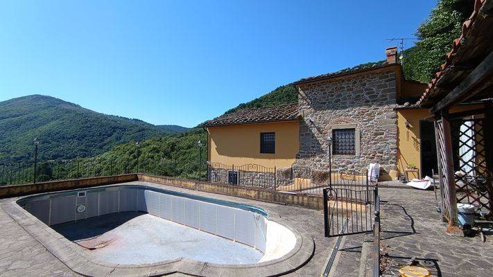 casa indipendente in vendita a Borgo San Lorenzo in zona Polcanto