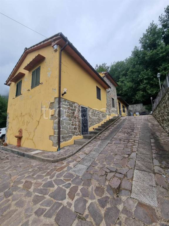 casa indipendente in vendita a Borgo San Lorenzo in zona Polcanto