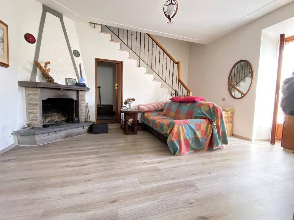 appartamento in vendita a Borgo San Lorenzo in zona Polcanto