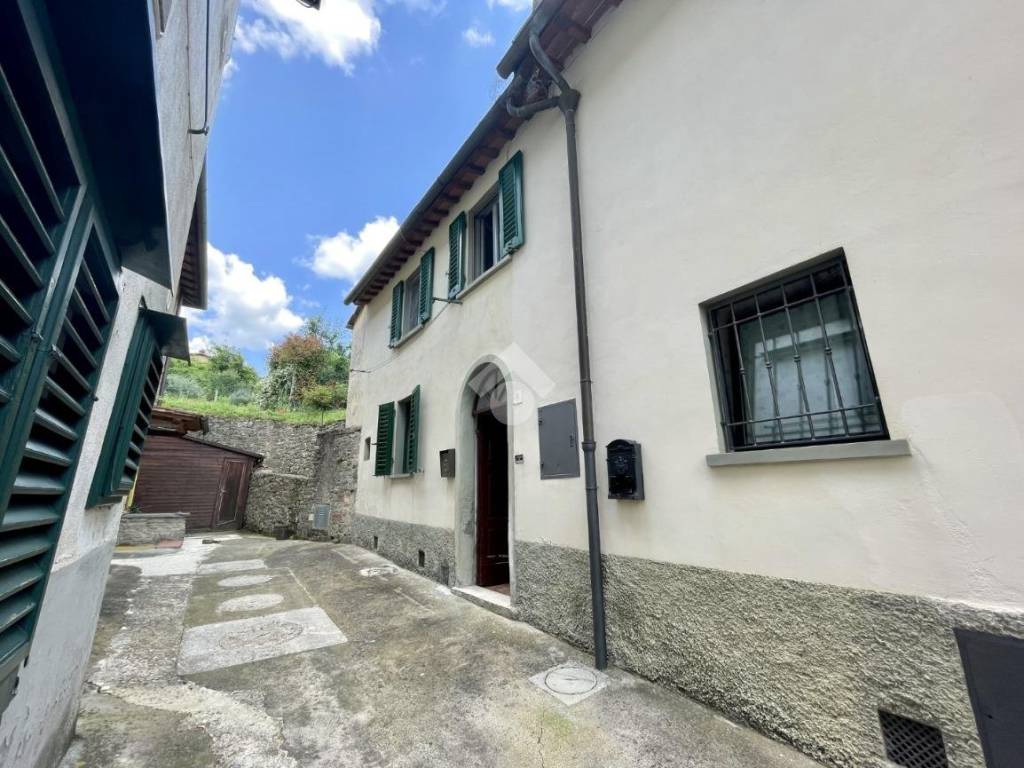 appartamento in vendita a Borgo San Lorenzo in zona Luco di Mugello