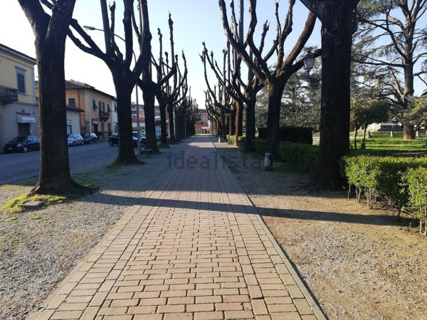 locale commerciale in vendita a Borgo San Lorenzo
