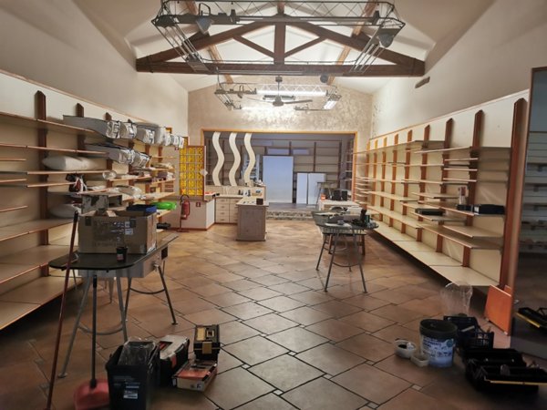 locale commerciale in vendita a Borgo San Lorenzo