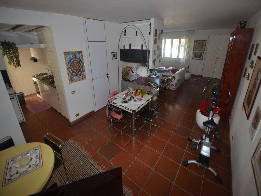 casa indipendente in vendita a Calenzano in zona Settimello
