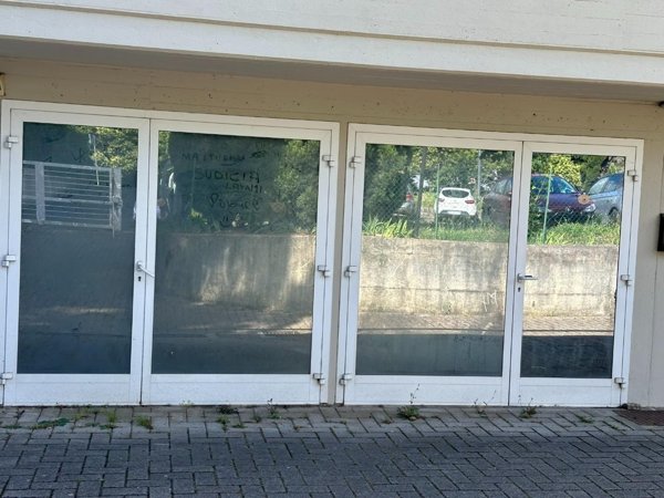 locale di sgombero in vendita a Calenzano