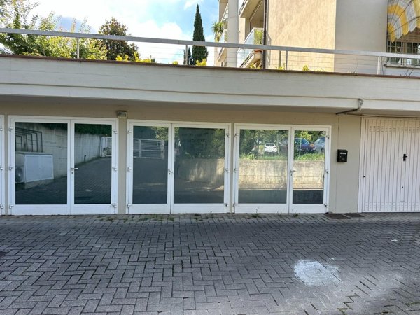 locale di sgombero in vendita a Calenzano