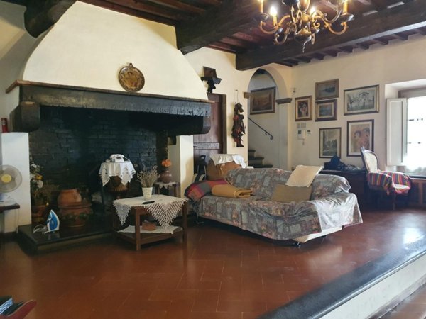 casa indipendente in vendita a Calenzano