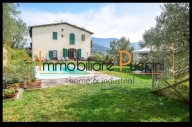casa indipendente in vendita a Calenzano