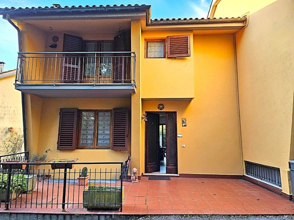 casa indipendente in vendita a Calenzano