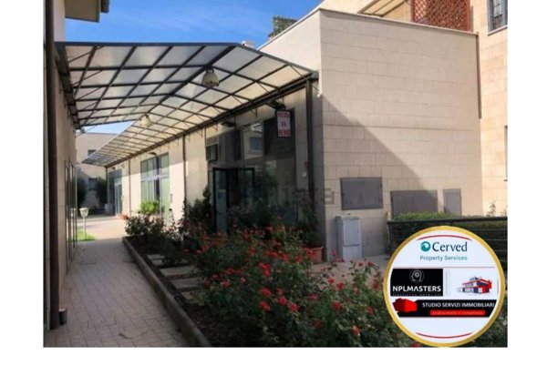 locale commerciale in vendita a Calenzano