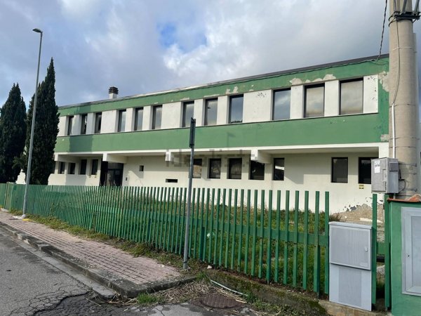 capannone in vendita a Calenzano in zona Settimello