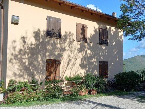 casale in vendita a Calenzano in zona Leccio