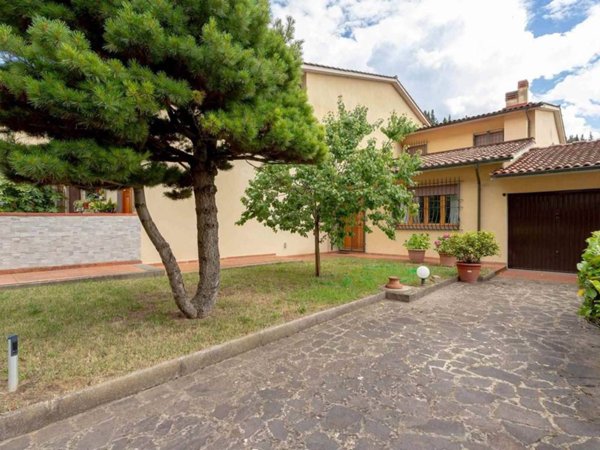 casa indipendente in vendita a Calenzano in zona Settimello