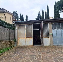 locale di sgombero in vendita a Calenzano