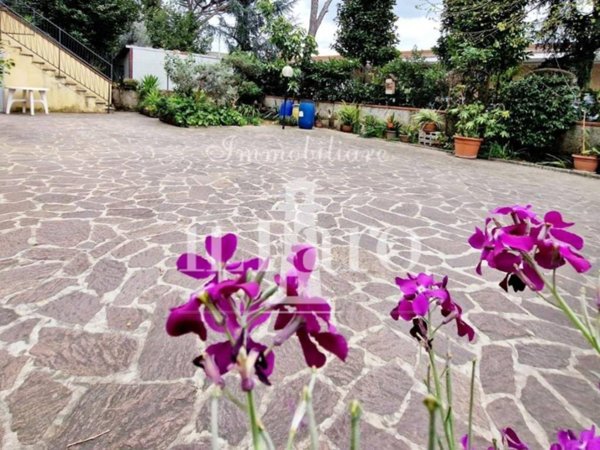 casa indipendente in vendita a Calenzano